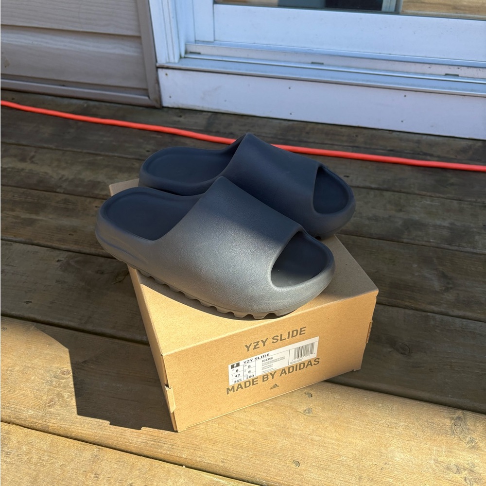 Adidas Yeezy Slide ( dark grey )